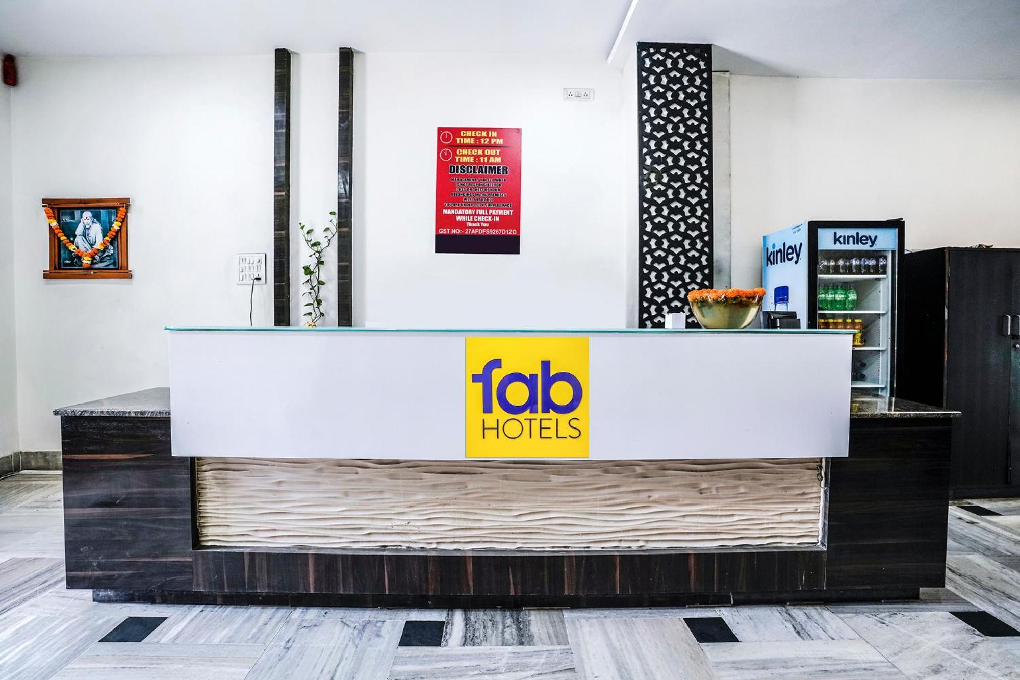 Hotel Fabexpress Raj Tourist Nášik Exteriér fotografie