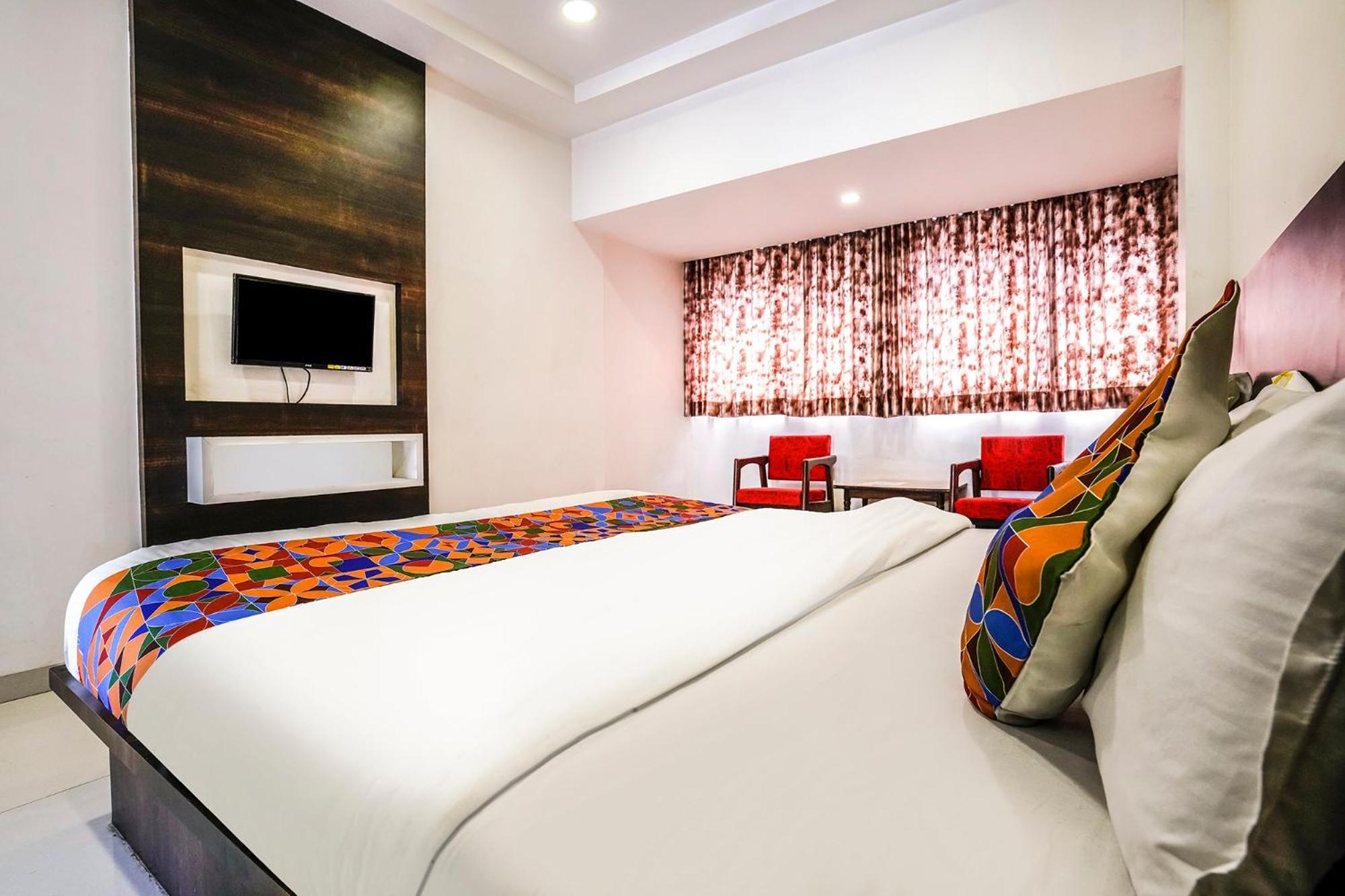 Hotel Fabexpress Raj Tourist Nášik Exteriér fotografie